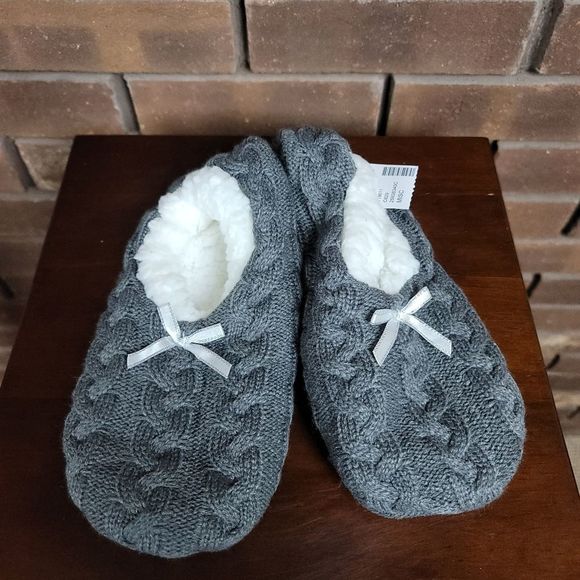 Maurices Shoes - Maurices faux fur and sweater knit new ladies slippers with grippers